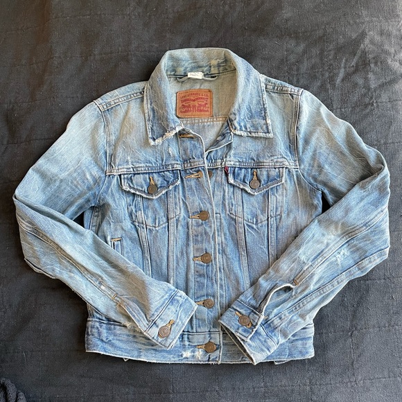 One of a Kind Levi's Cropped Trucker Jacket, XS - Picture 3 of 8